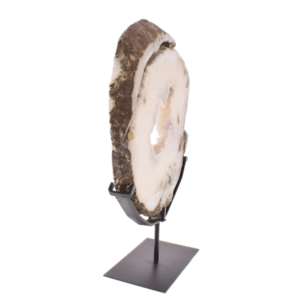 Polished slice of natural agate gemstone with crystal quartz, placed on a black, metallic base. The product has a height of 38cm. Buy online shop.