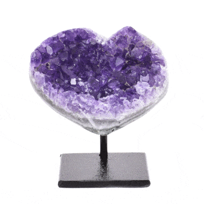 Φυσική πέτρα αμεθύστου σε σχήμα καρδιάς, ενσωματωμένη σε μαύρη μεταλλική βάση. Το προϊόν έχει ύψος 6cm. Αγοράστε online shop.