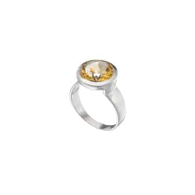 Χειροποίητο δαχτυλίδι από ασήμι 925 και φυσική πέτρα κιτρίνη στρογγυλού σχήματος. Αγοράστε online shop.