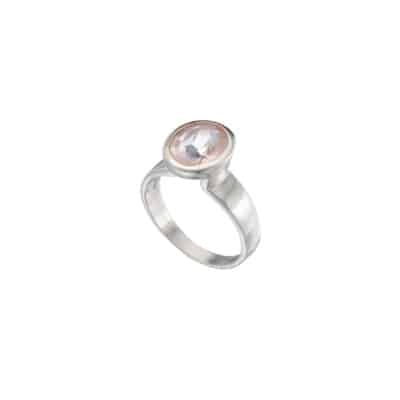 Χειροποίητο δαχτυλίδι από ασήμι 925 και φυσική πέτρα ροζ χαλαζία, οβάλ σχήματος. Αγοράστε online shop.