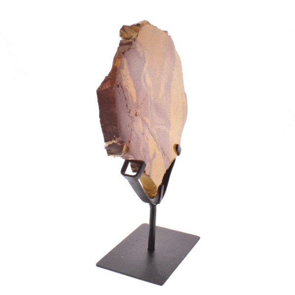 Γυαλισμένο κομμάτι φυσικής πέτρας μοκαϊτη ίασπι τοποθετημένο σε μαύρη, μεταλλική βάση, ύψους 32cm. Αγοράστε online shop.
