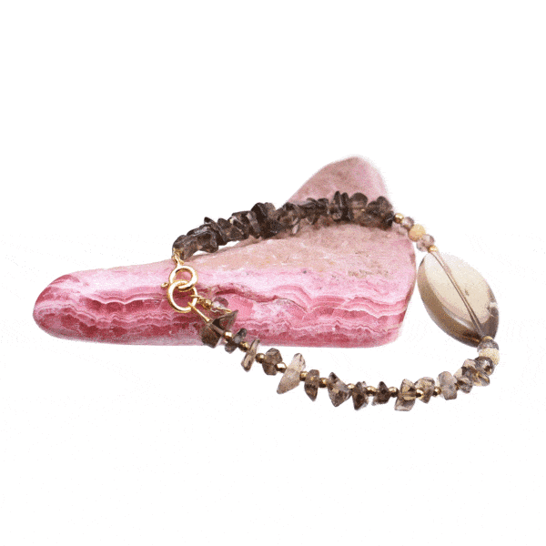 Handmade bracelet with natural smoky quartz and pyrite gemstones in an irregular, oval and spherical shape. The bracelet has a clasp and decorative elements made from gold plated sterling silver. Buy online shop.