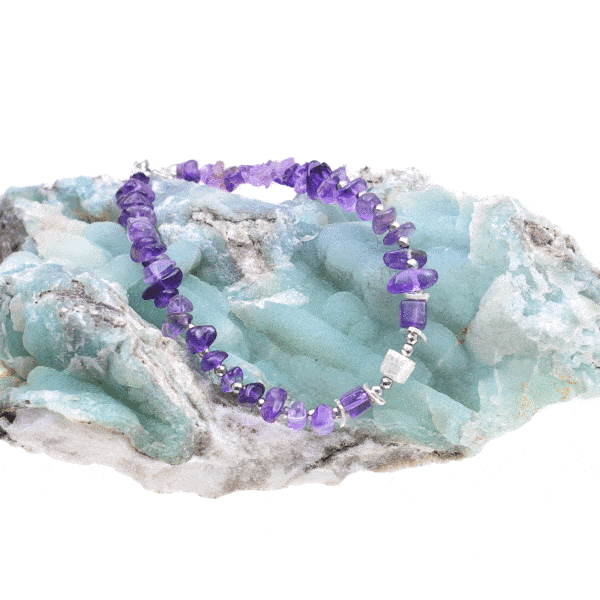 Handmade bracelet with small, polished pieces of natural amethyst gemstone in an irregular and cubic shape and natural faceted hematite gemstones in a spherical shape. The bracelet has decorative elements and clasp made from sterling silver. Buy online shop.