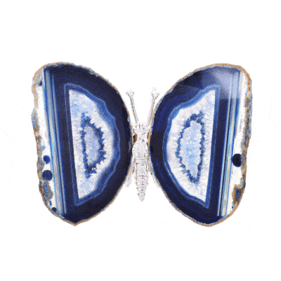 Πεταλούδα με σώμα από επαργυρωμένο μέταλλο και φτερά από γυαλισμένες φέτες φυσικής πέτρας Αχάτη μπλε χρώματος. Η πεταλούδα έχει μέγεθος 13cm.