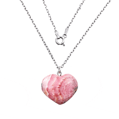 Μενταγιόν από φυσική πέτρα Ροδοχρωσίτη σε σχήμα καρδιάς, περασμένο σε χειροποίητη αλυσίδα από ασήμι 925. Αγοράστε online shop.