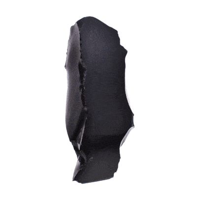 Ακατέργαστο κομμάτι φυσικής πέτρας Οψιδιανού με μία γυαλισμένη πλευρά, ύψους 19cm. Αγοράστε online shop.