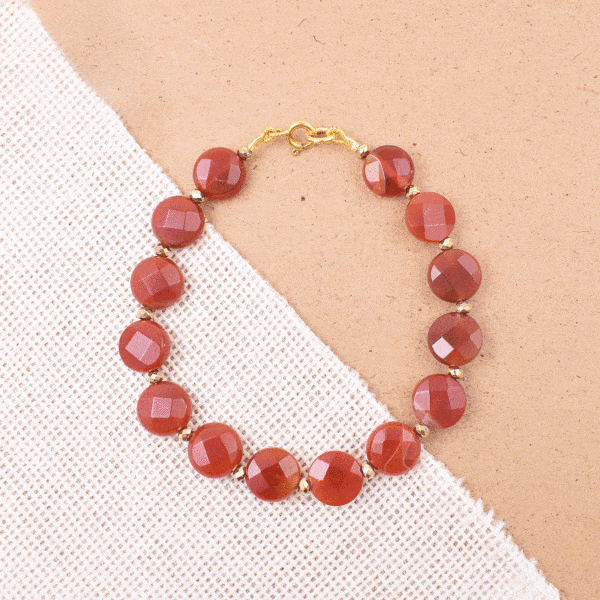 Handmade bracelet made of natural faceted carnelian and pyrite gemstones. The bracelet has a gold plated silver 925 clasp. Buy online shop.