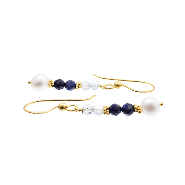 Handmade earrings made of gold plated sterling silver and natural, faceted, spherical shaped lapis lazuli and blue topaz gemstones, as well as a natural pearl in the end point. Buy online shop.