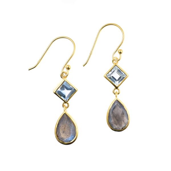 ΧειροπHandmade long earrings made of gold plated silver 925 and natural labradorite gemstones in oval shape and blue topaz in rhombus shape. Buy online shop.οίητα μακριά σκουλαρίκια από επιχρυσωμένο ασήμι 925 και φυσικές πέτρες Λαμπραδορίτη σε οβάλ σχήμα και Μπλε Τοπαζίου σε σχήμα ρόμβου. Αγοράστε online shop.