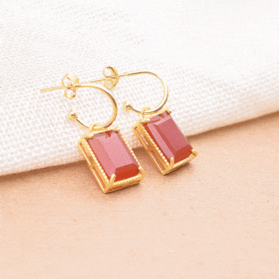 Handmade earrings made of gold plated silver 925 and natural carnelian gemstones in rectangle shape. Buy online shop.