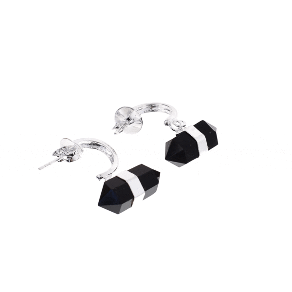 Handmade earrings made of natural onyx gemstone, in a cylindrical octahedral shape with double point and silver plated hypoallergenic metal. Buy online shop.