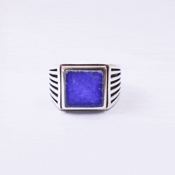 Χειροποίητο δαχτυλίδι από ασήμι 925 και φυσική πέτρα Λάπι Λάζουλι τετράγωνου σχήματος. Αγοράστε online shop.