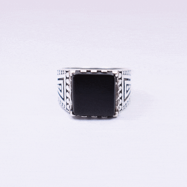 Χειροποίητο δαχτυλίδι από ασήμι 925 και φυσική πέτρα Όνυχα τετράγωνου σχήματος. Αγοράστε online shop.