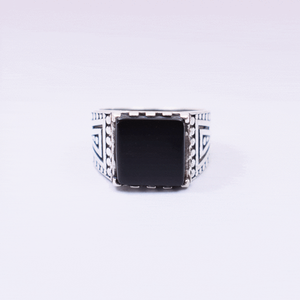 Handmade ring made of sterling silver and natural onyx gemstone, in a square shape. Buy online shop.