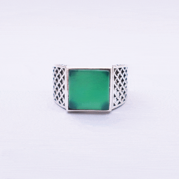 Handmade ring made of sterling silver and natural green agate gemstone in a square shape. Buy online shop.