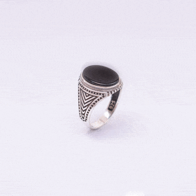 Handmade ring made of sterling silver and natural onyx gemstone, in a oval shape. Buy online shop.