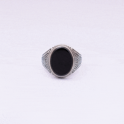 Handmade ring made of sterling silver and natural onyx gemstone, in a oval shape. Buy online shop.