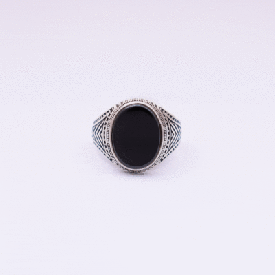 Handmade ring made of sterling silver and natural onyx gemstone, in a oval shape. Buy online shop.