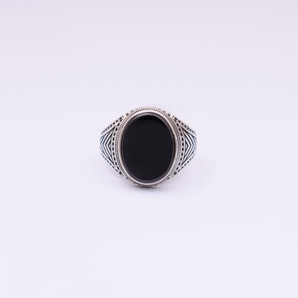 Handmade ring made of sterling silver and natural onyx gemstone, in a oval shape. Buy online shop.