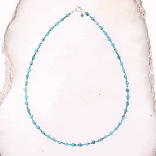 Handmade necklace made of natural, spherical turquoise gemstones and sterling silver decorative elements. Buy online shop.
