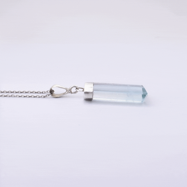 Handmade pendant made of natural aquamarine gemstone and sterling silver, threaded on a silver chain. Buy online shop.