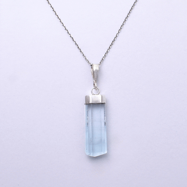 Handmade pendant made of natural aquamarine gemstone and sterling silver, threaded on a silver chain. Buy online shop.