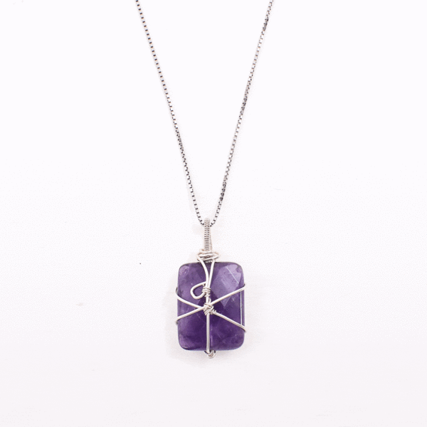 Handmade wiring setting pendant made of natural, parallelogram shaped amethyst gemstone and sterling silver. The pendant is threaded on a sterling silver chain. Buy online shop.