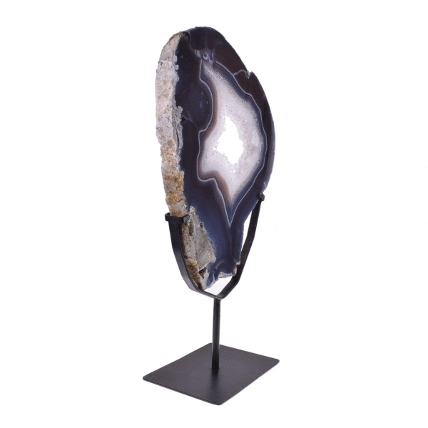 Slice of natural agate gemstone with crystal quartz and one polished side, placed on a black metallic base. The slice of agate with the base has a height of 55cm. Buy online shop.
