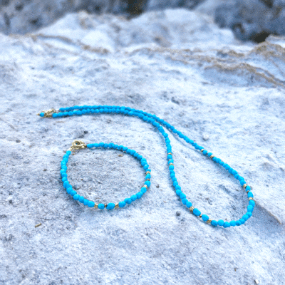 Handmade necklace with natural Arizona Turquoise stones of excellent quality, in the shape of polished pebble.